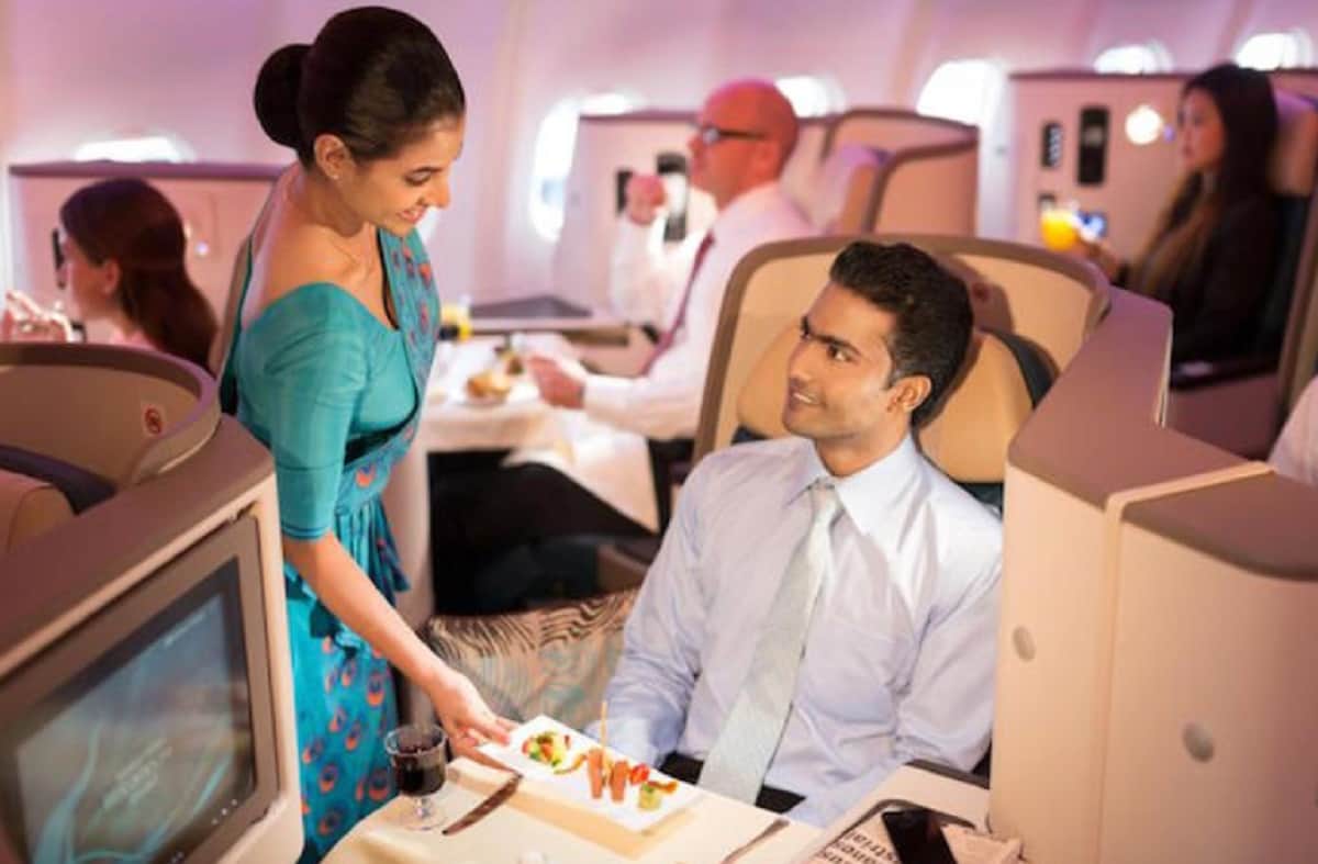 Flight passengers won't stop complaining about seat attendant does something hilarious