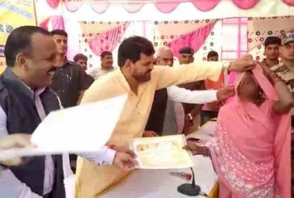 BJP MP distributed acceptance letter to beneficiaries of pm awas yojana