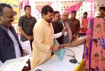 BJP MP distributed acceptance letter to beneficiaries of pm awas yojana