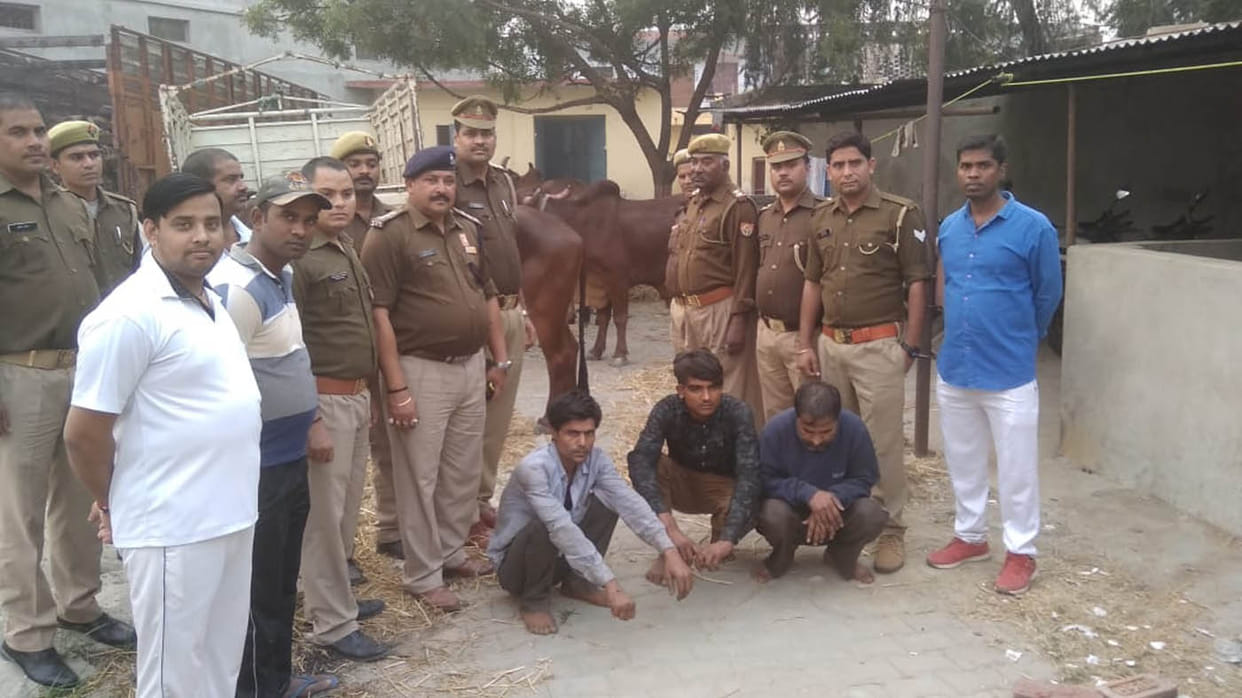 पुलिस हिरासत से दो पशु तस्कर फरार