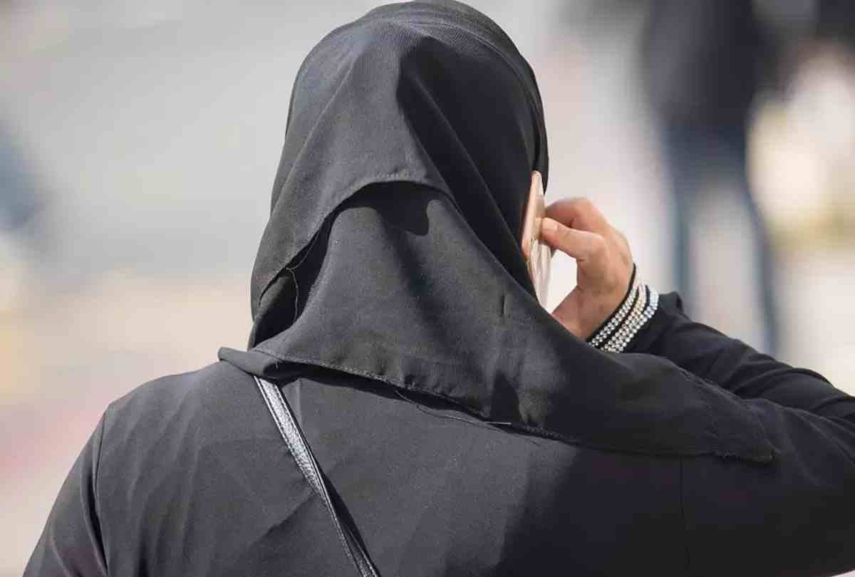 school took resignation of teacher for wearing hijab while teaching