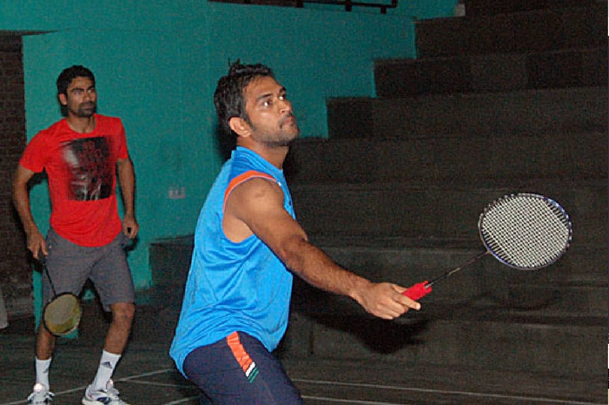 ms dhoni get on the field of kabaddi for a proffesional shoot
