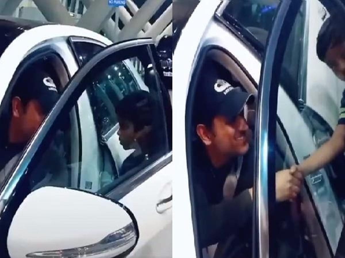 ms dhoni meets the young fans and made his day