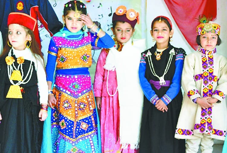 स्कूलों में चाचा नेहरू किए याद, रंगारंग कार्यक्रम किए प्रस्तुत