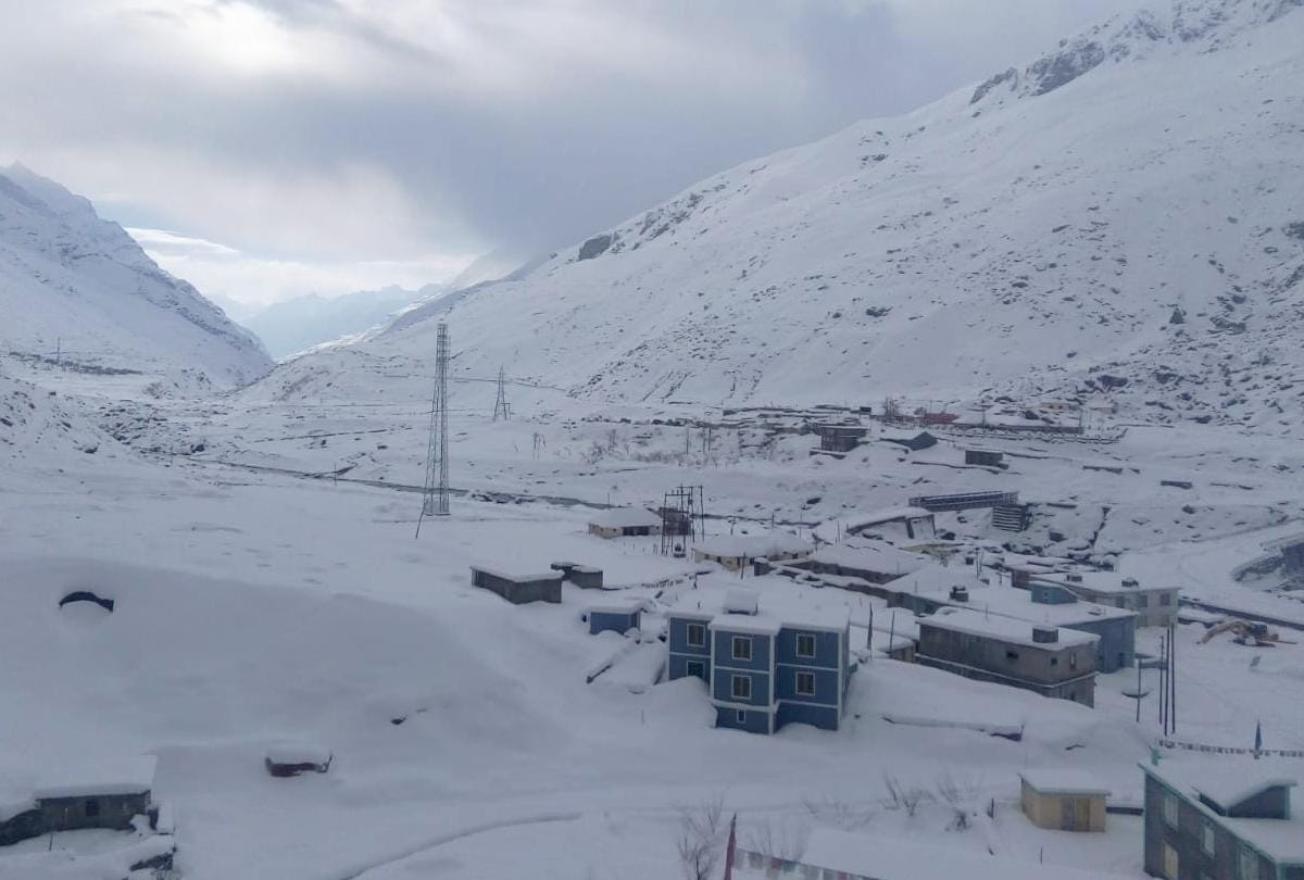 40 यात्री फंसे