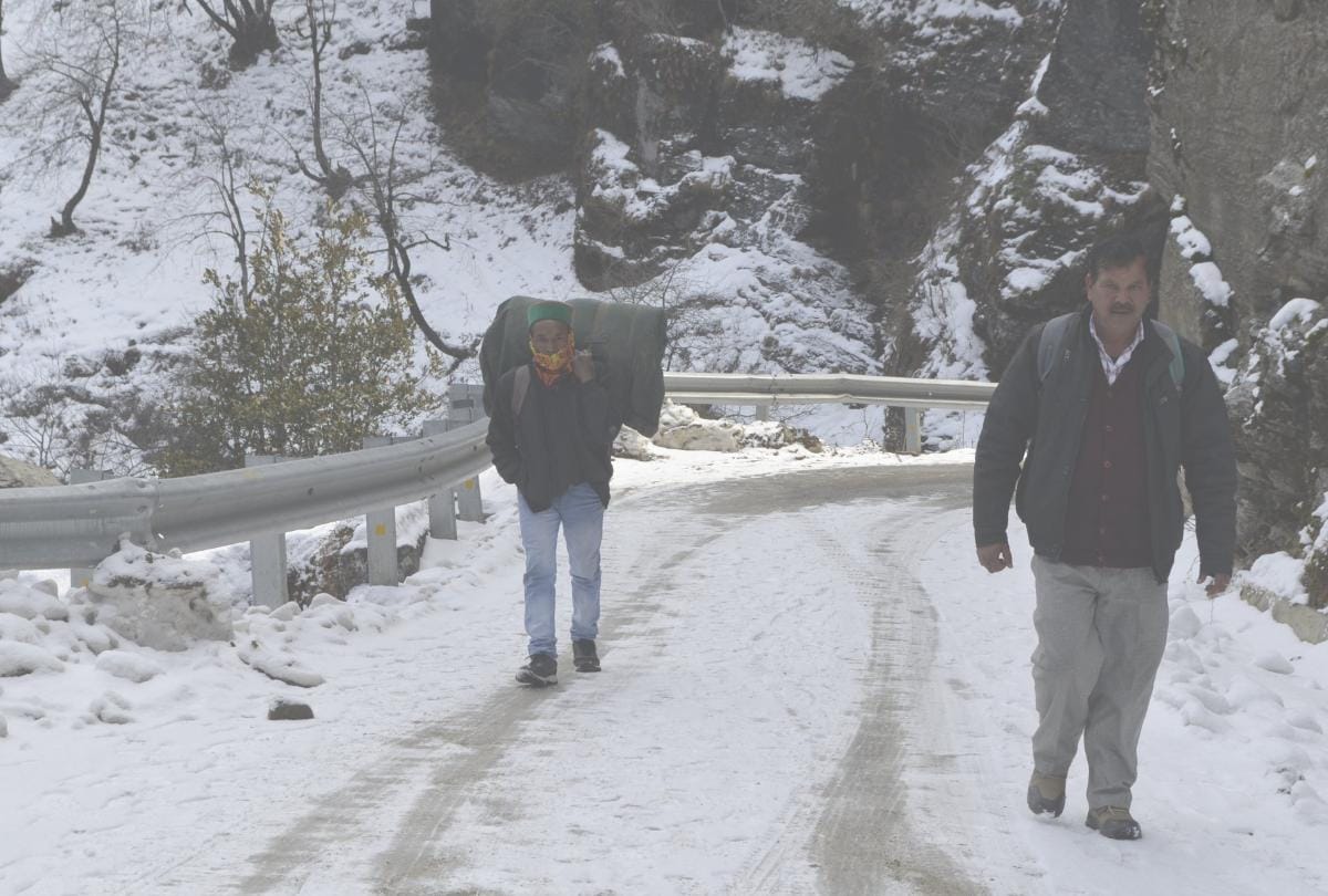 minus temperature in keylong fresh snowfall in rohtang and koksar himachal pradesh