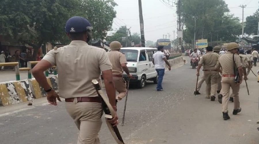 Mujaffarnagar police leave the accused in court