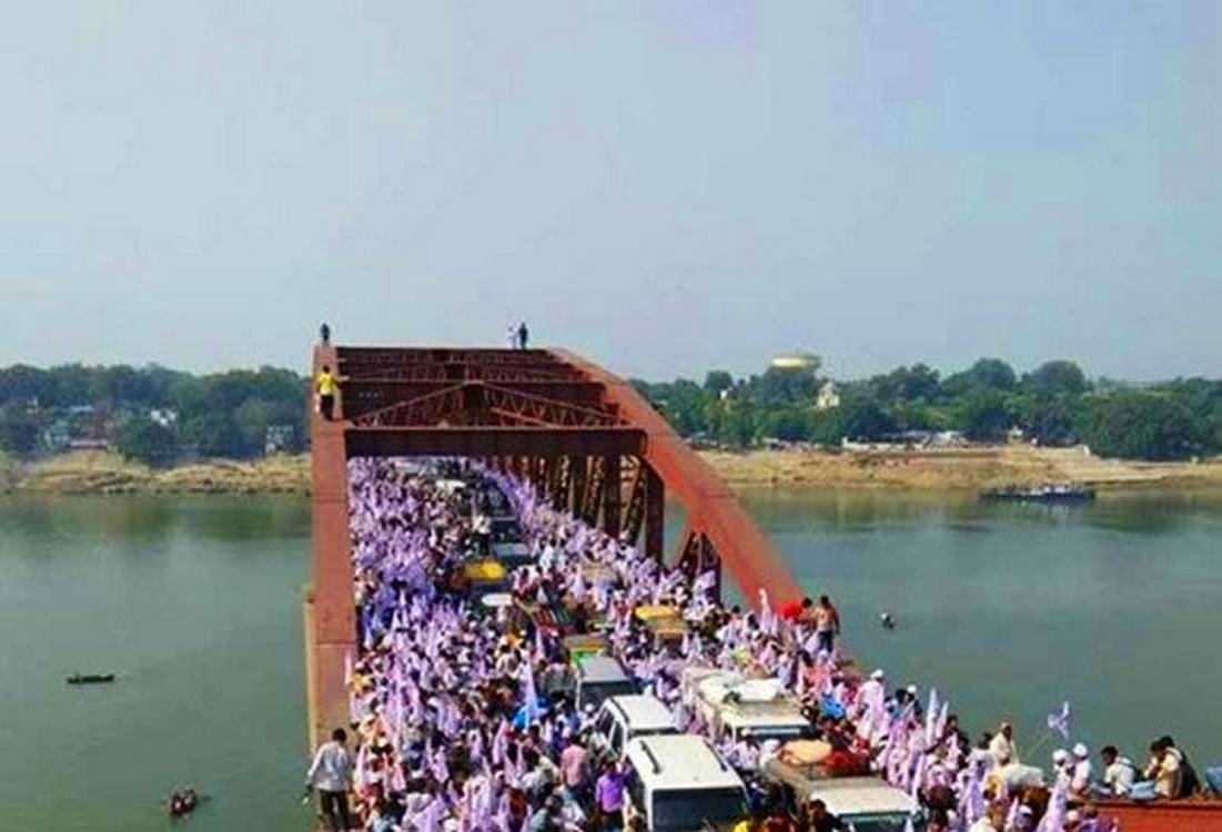 Varanasi rajghat bridge stampede people cry after Remember  that incident