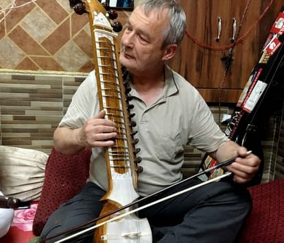 Foreigner artist learning Indian classical music at varanasi