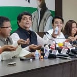 कांग्रेस नेताओं ने गंगाजल हाथ में लेकर किसान कर्ज माफी की कसम खाई