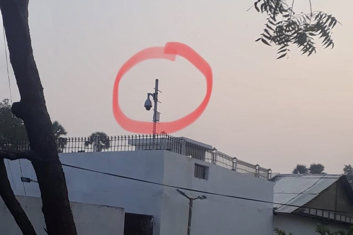 tejashwi Yadav accused Nitish kumar of installing cctv on the wall bordering his rival residence