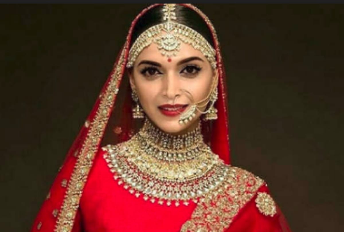 deepika padukone hair style you can try easily in your hair