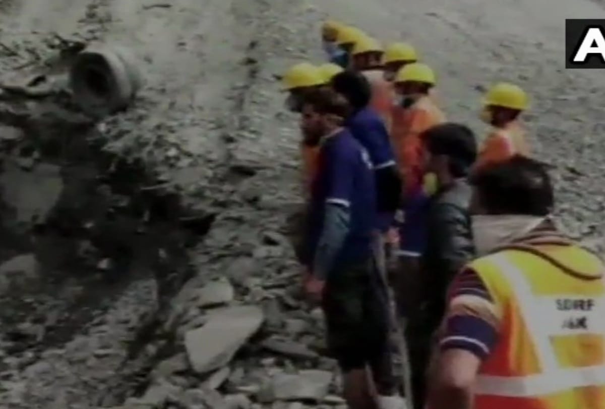 Bodies of 3 people were recovered at Battery Chashma near Ramban after landslide