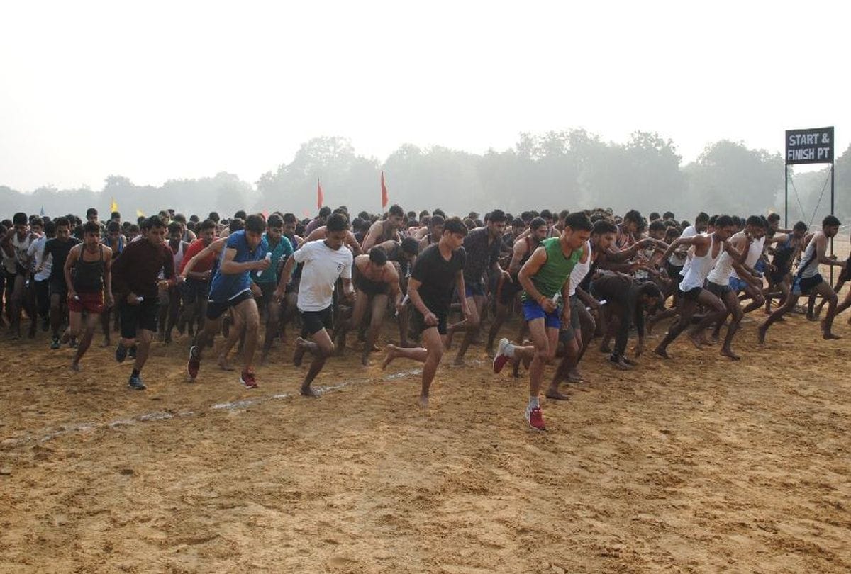 candidates of hathras physical test for sena bharti in mathura