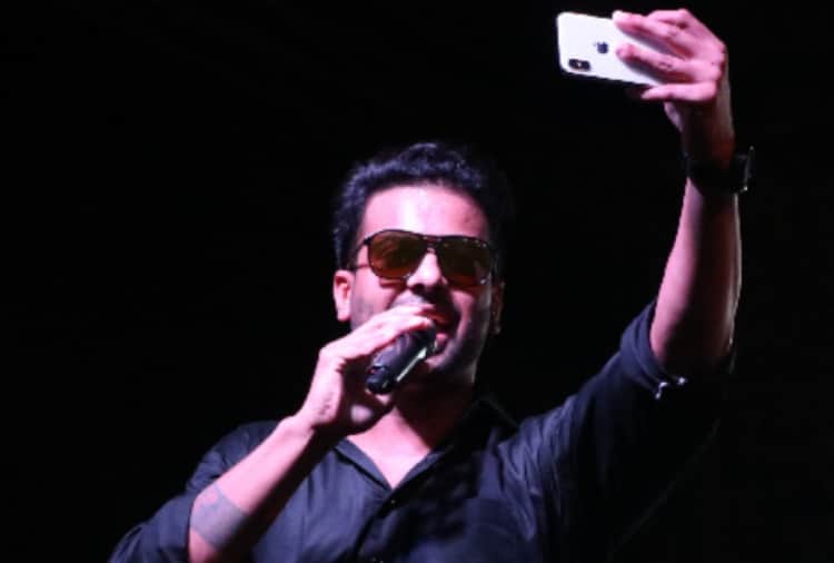 Singer Mankirt Aulakh reached at Star Night in PU Of chandigarh