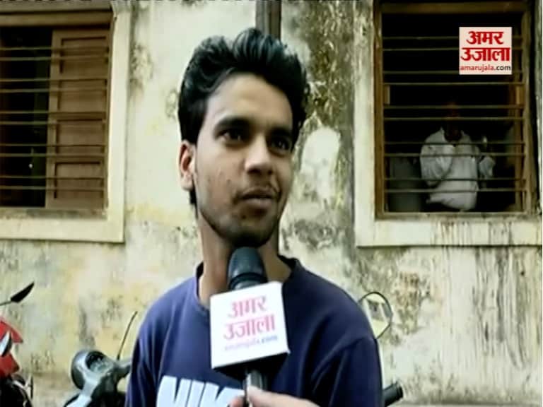 अपनी परेशानी साझा करता युवा