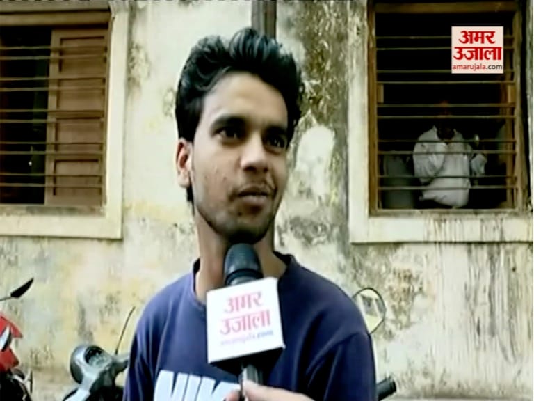 अपनी परेशानी साझा करता युवा