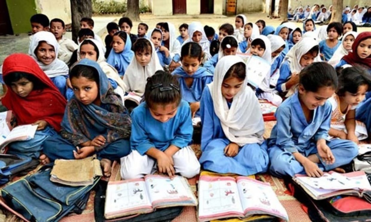 English replaced with Urdu for medium of instruction in Pak Punjab Govt schools raised controversy
