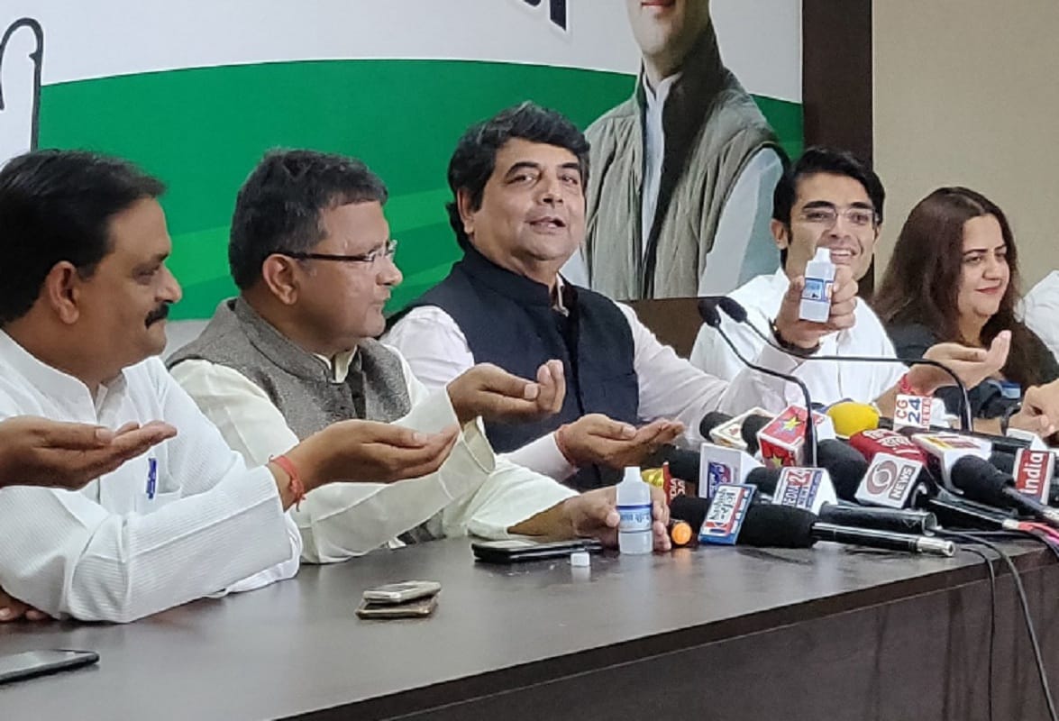 Chhattisgarh: Congress leaders swear with gangajal to waive off farmers loan in 10 days of govt