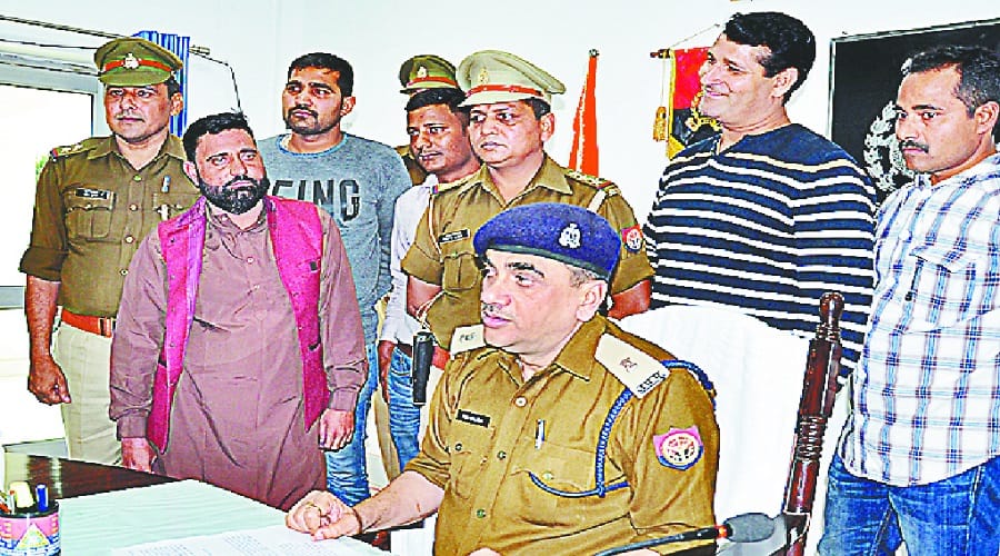 Saharanpur, Young man to arrested with fake notes of one lakh
