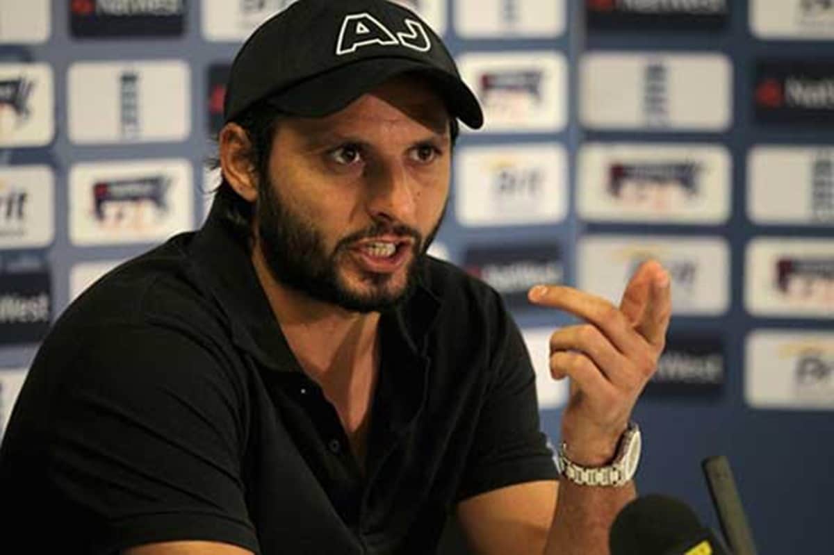 bollywood director onior blast on former pakistani cricketer shahid afridi