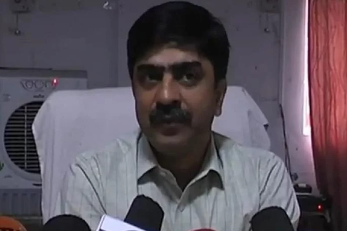 Akhilesh singh takes charge of new DM of Shamli