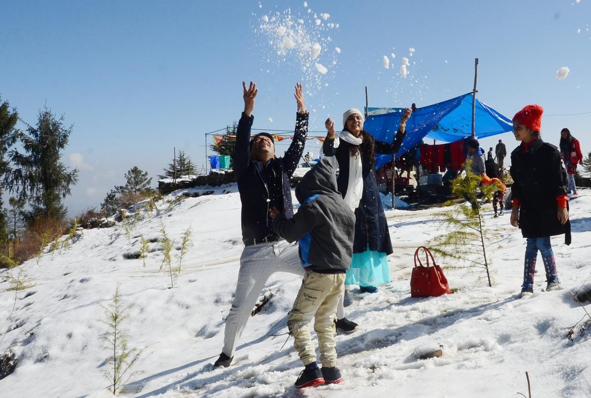 Kufri Shimla receives season first snowfall manali himachal pradesh