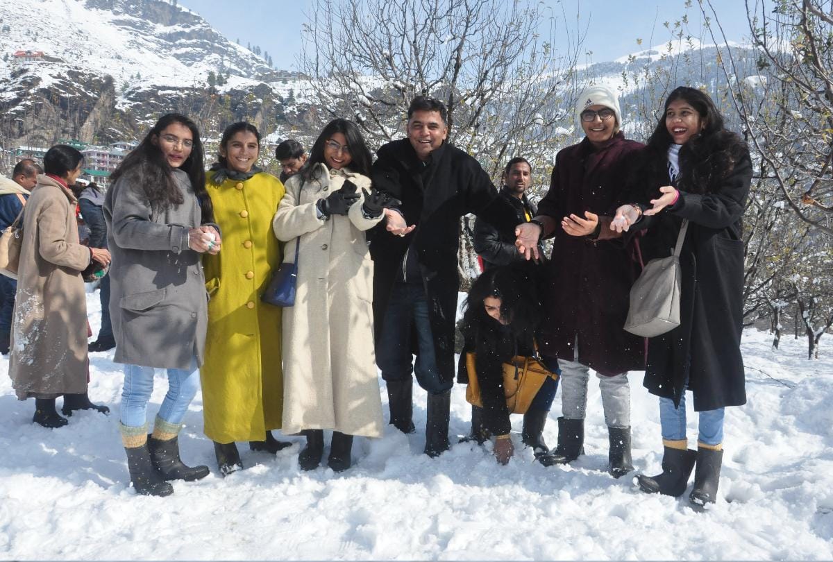 Kufri Shimla receives season first snowfall manali himachal pradesh