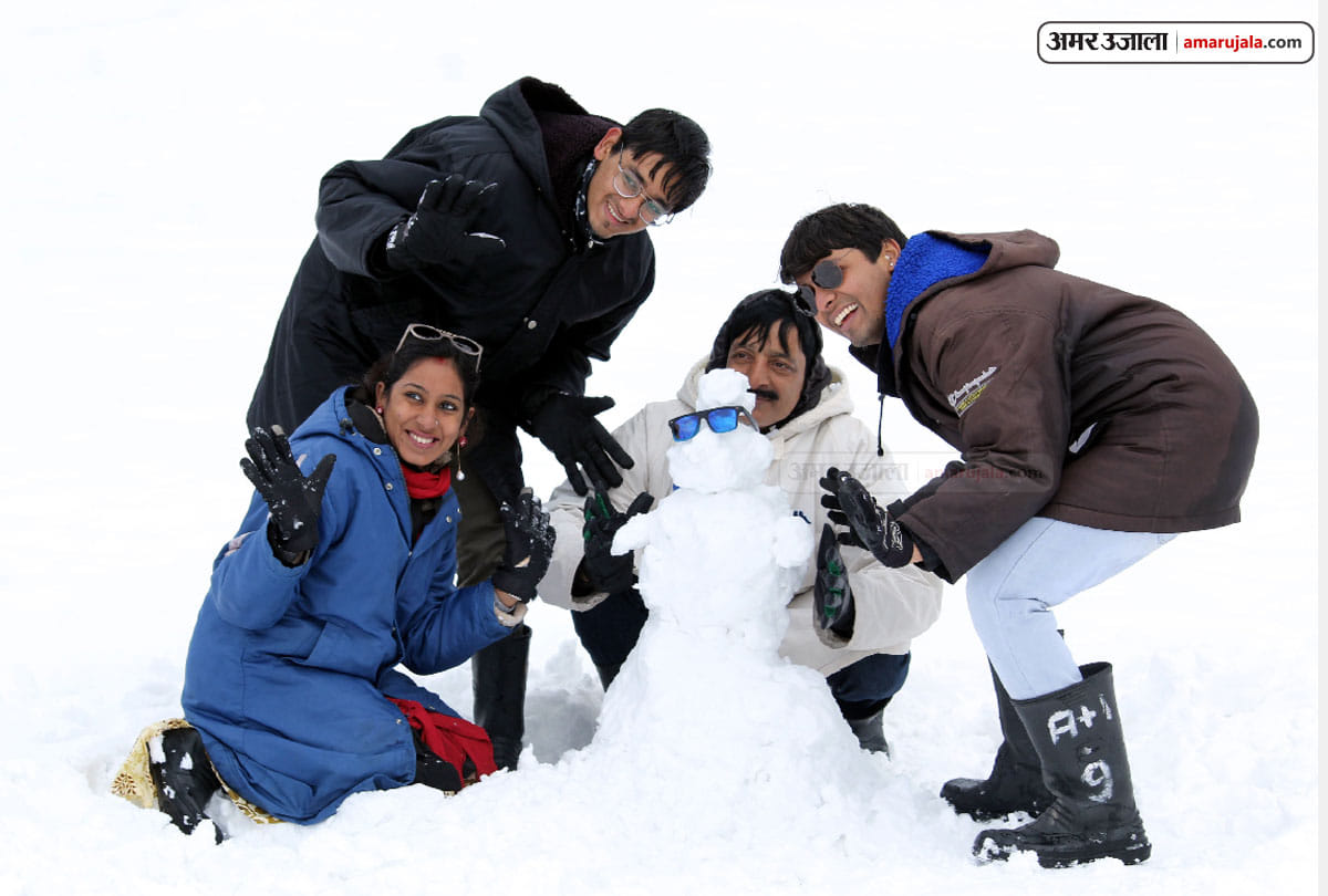 Mughal road also close on fourth day in jammu kashmir