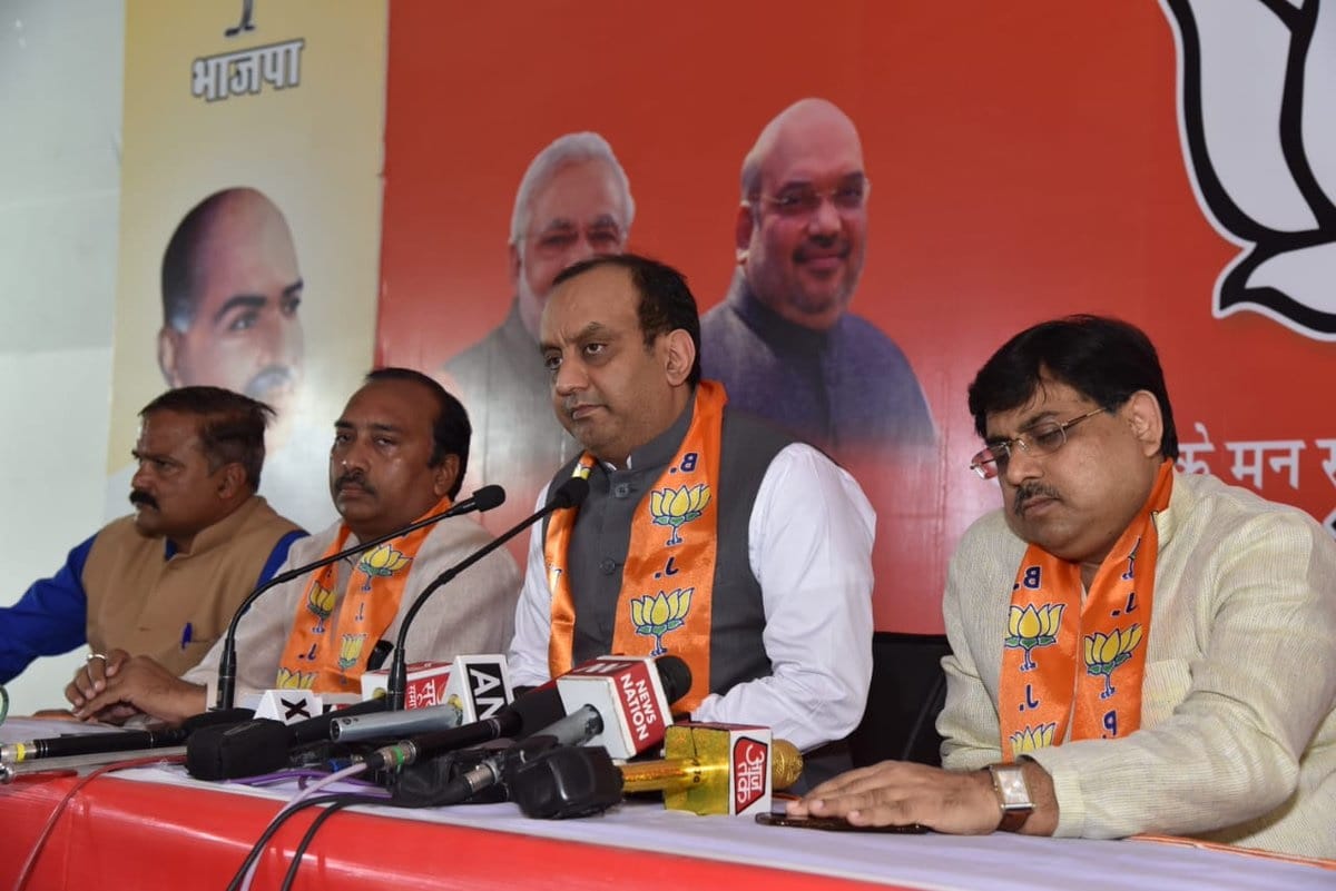 Sudhanshu Trivedi takes a jibe on Shahshi Tharoors Chaiwala PM Statement