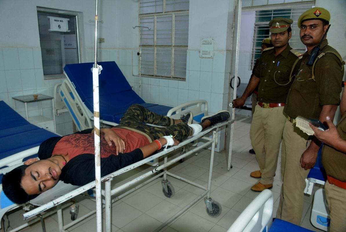 once again police encounter in varanasi most wanted criminal arrested