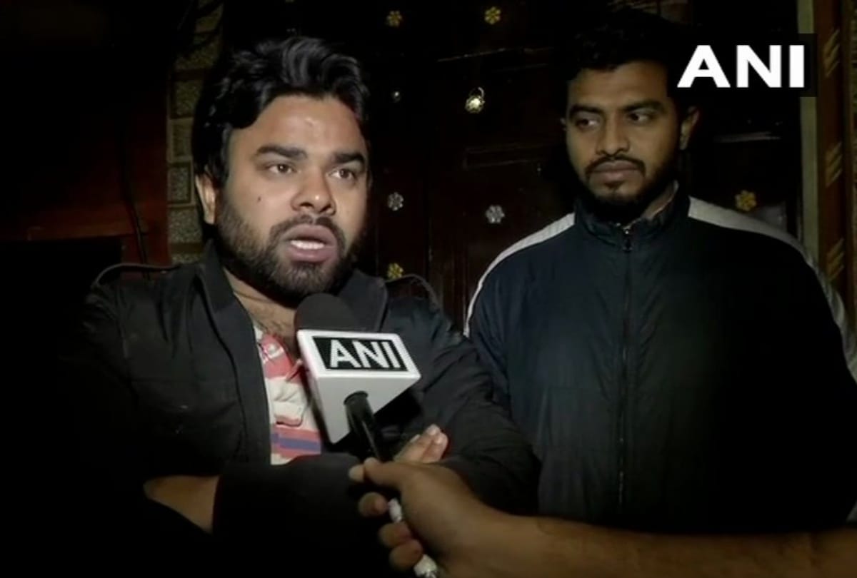 Armed men attacked house of AAP Councillor in delhi