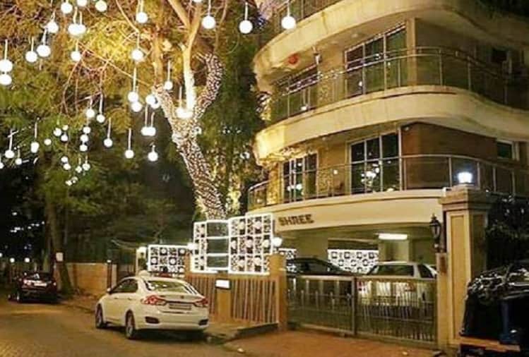 Deepika Padukone and Ranveer Singh Mumbai house decorated with lights and flowers