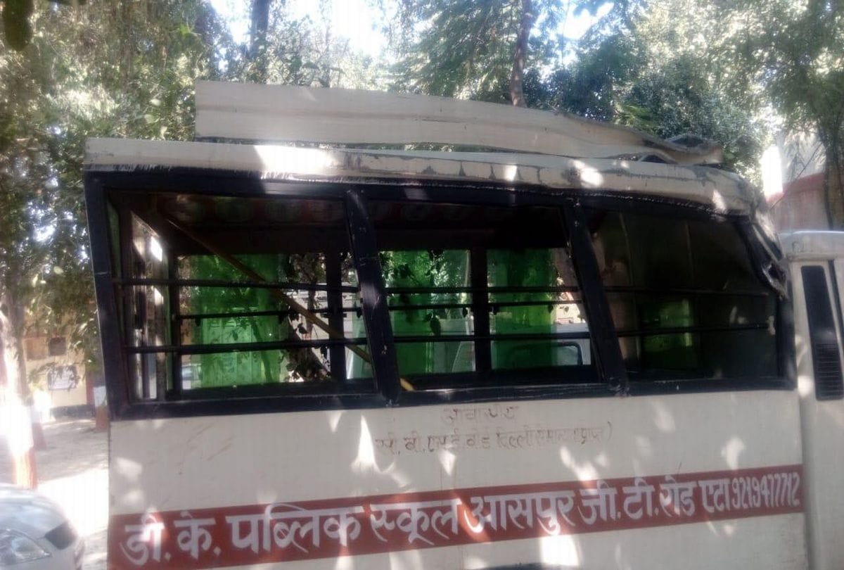 16 children injured as school vehicle overturns in Etah