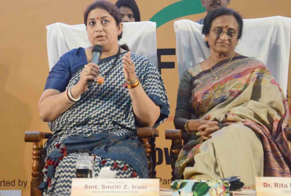 smriti irani attended iim lucknow annual festival