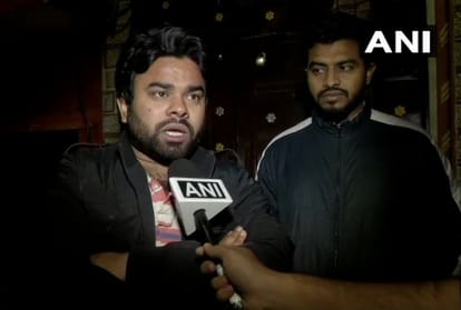 armed men attack delhi sangam vihar Councillor home kejriwal asks whats going on in delhi