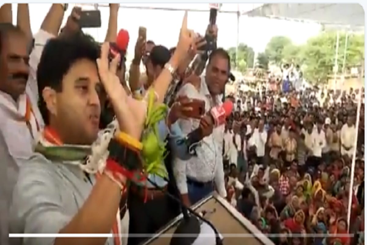 Madhya Pradesh Assembly Election 2018: Jyotiraditya flashes nimbu mirchi garland attacks shivraj
