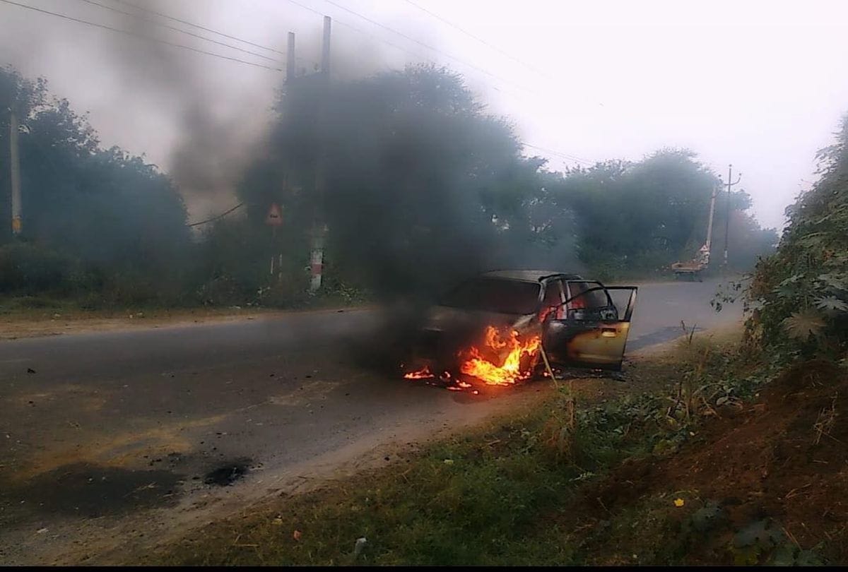moving car catches fire on hathras road in etah