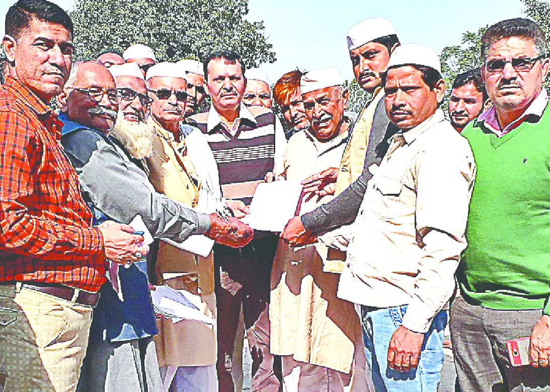 Aikiyu dharna to pay sugarcane payment