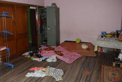 robbers loot house of cold storage owner, beat up daughter in agra