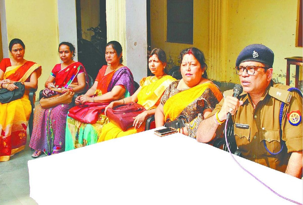 amar ujala foundation organized police ki pathshala in mathura