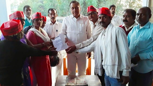 Memorandum given to Nishad party MP