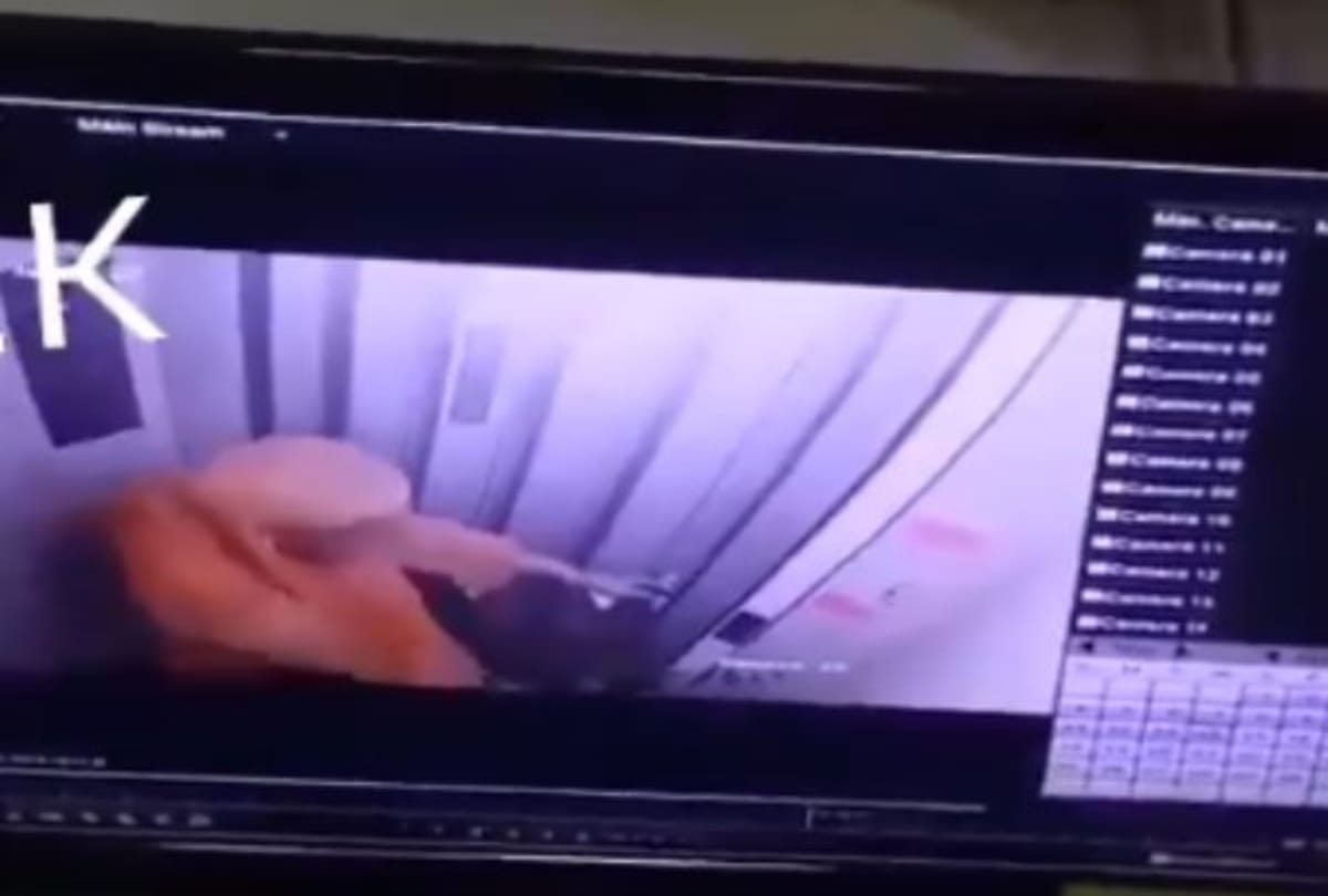 mumbai- woman beat a four year old girl in lift, video viral on social media