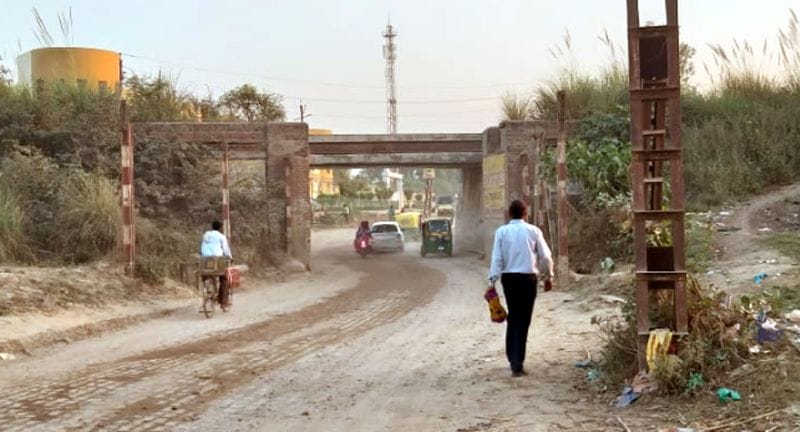 अंडरपास के निर्माण में पेंच फंसने से लोग परेशान