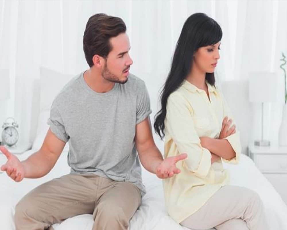 50 percent men believes kissing and cyber sex is not cheating partner in the relationship