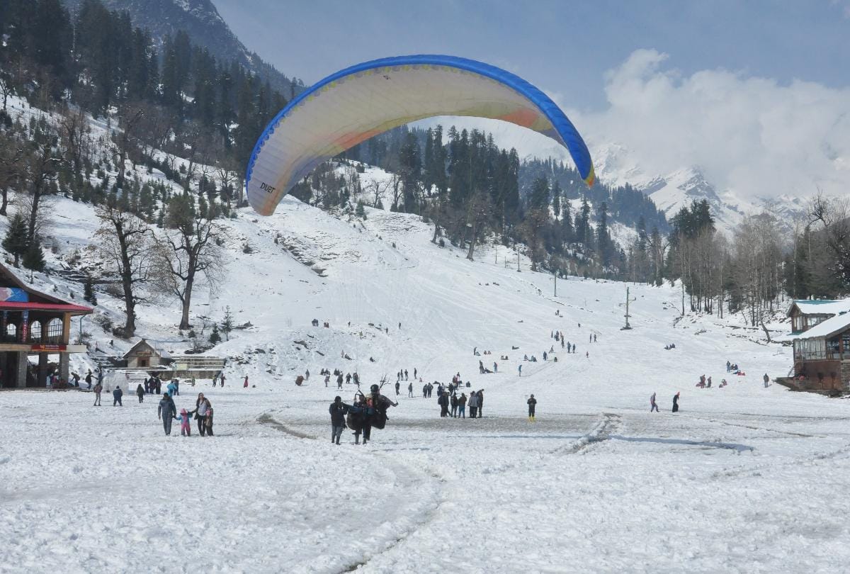 Pilot died during paragliding in Patlikuhal Manali himachal pradesh
