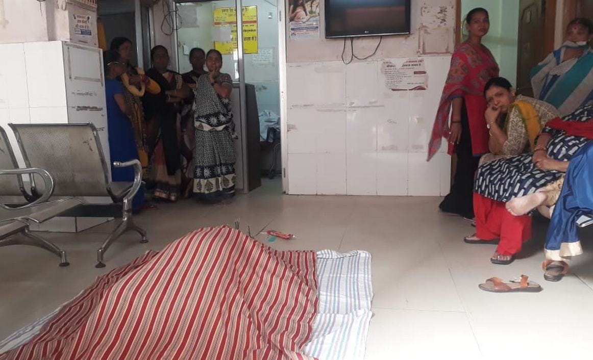Lady doctor commit suicide in varanasi