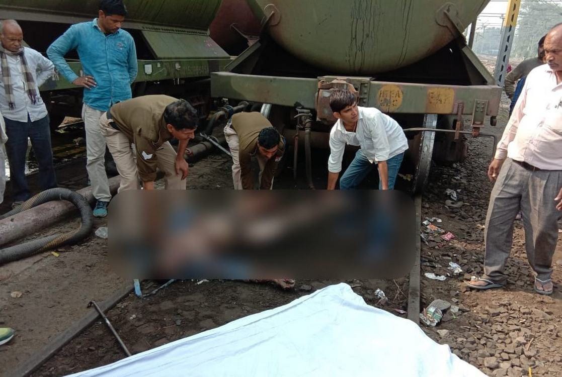 Rail staff died after  touch with OHE wire at varanasi railway station