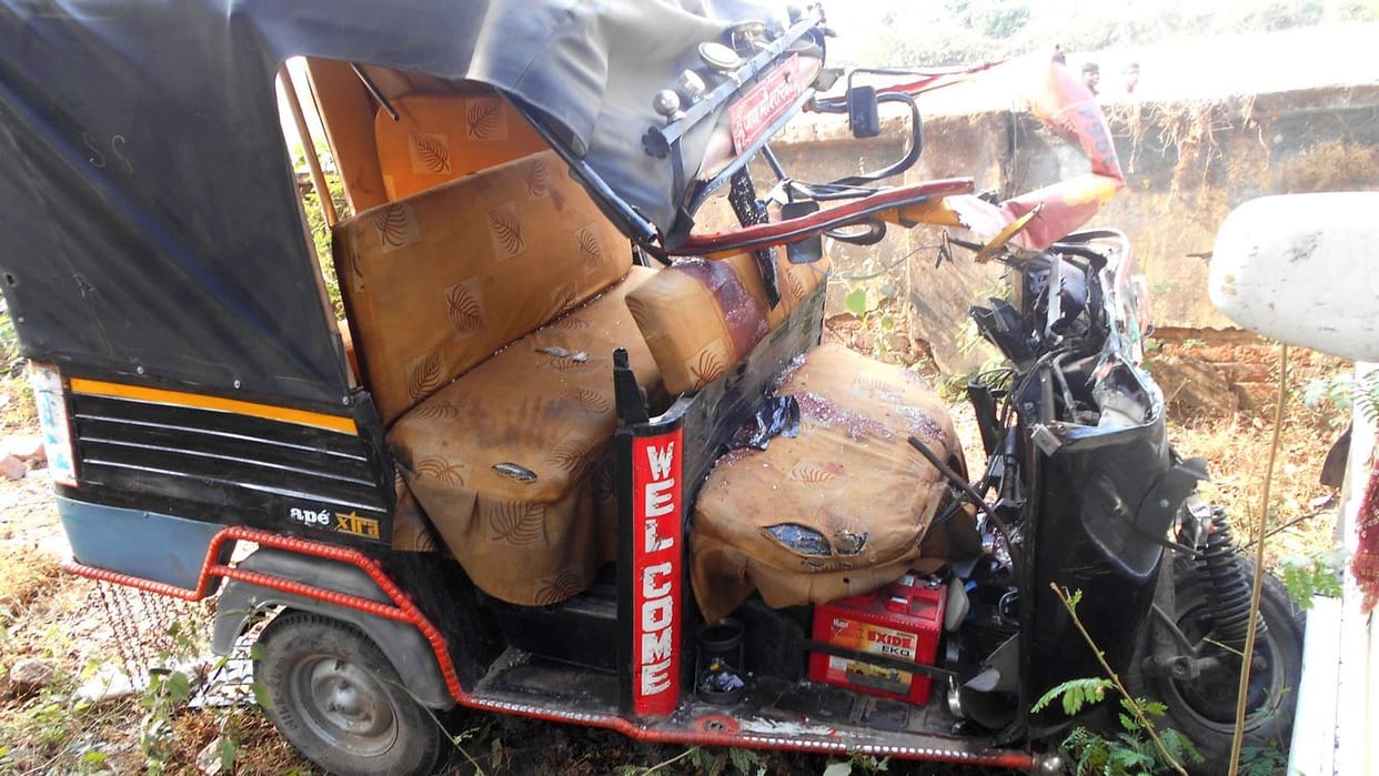 Auto hit truck at bhadohi one killed