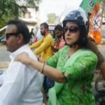 बुलेट पर सवार हेमा मालिनी